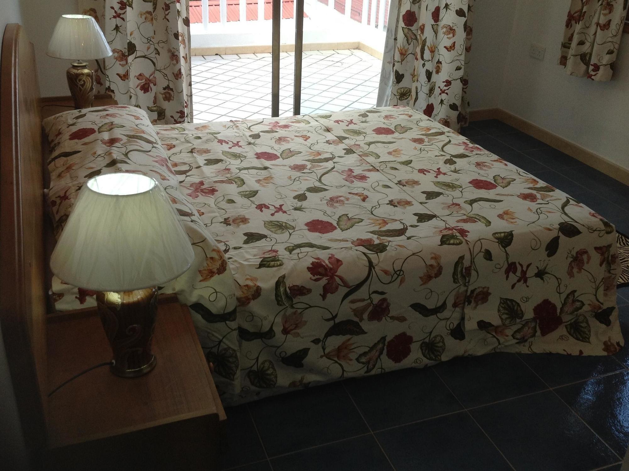 באיה סיינטה אנה Cavern Apartments מראה חיצוני תמונה